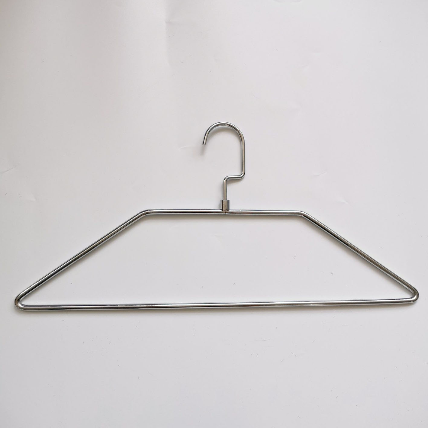 Wholesale Household Metal Silver Hanger with Rotatable Hook for Clothes Store