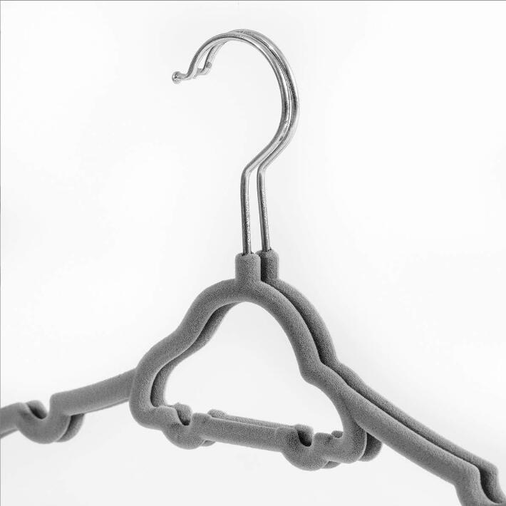 Manufacturer Supply Baby Soft Velvet Car Shape Coat Hanger for Baby Stores