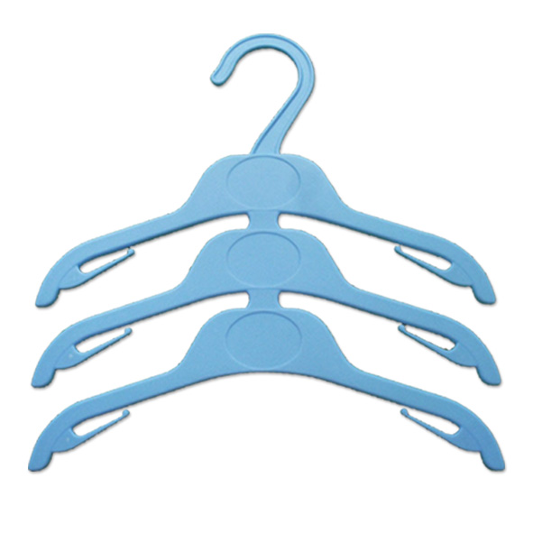 China Supply Triple Plastic Top Hangers High Quality Cheap Price Kids Coat Hangers for Stores